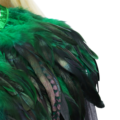 Zwarte Luxe Dramatische Cape met groene Verenkraag en broche