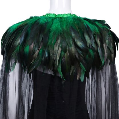 Zwarte Luxe Dramatische Cape met groene Verenkraag en broche